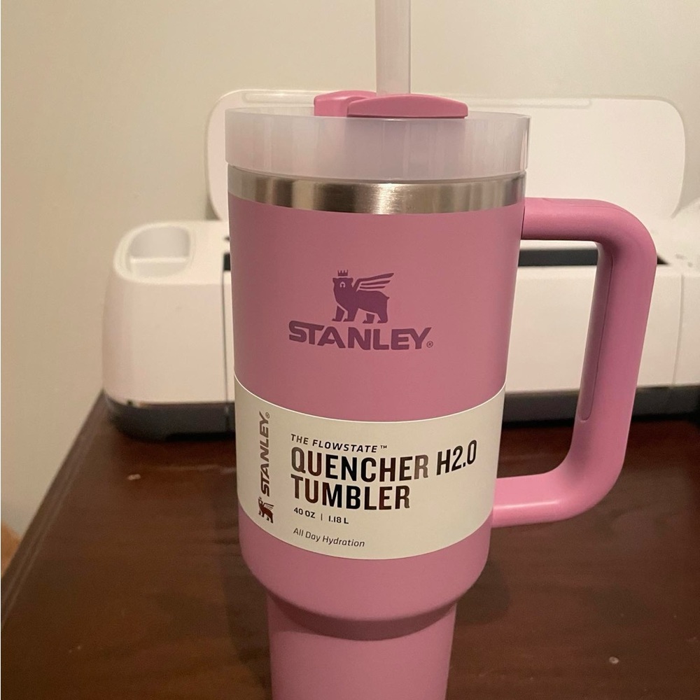 Stanley 40oz cup Lilac in color